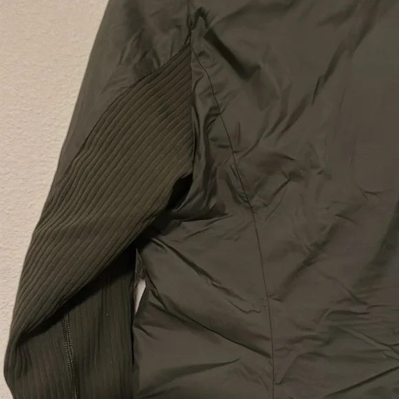 Lululemon city jacket - Picture 11 of 11